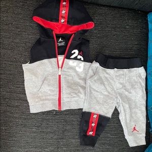 Baby sweatsuit set